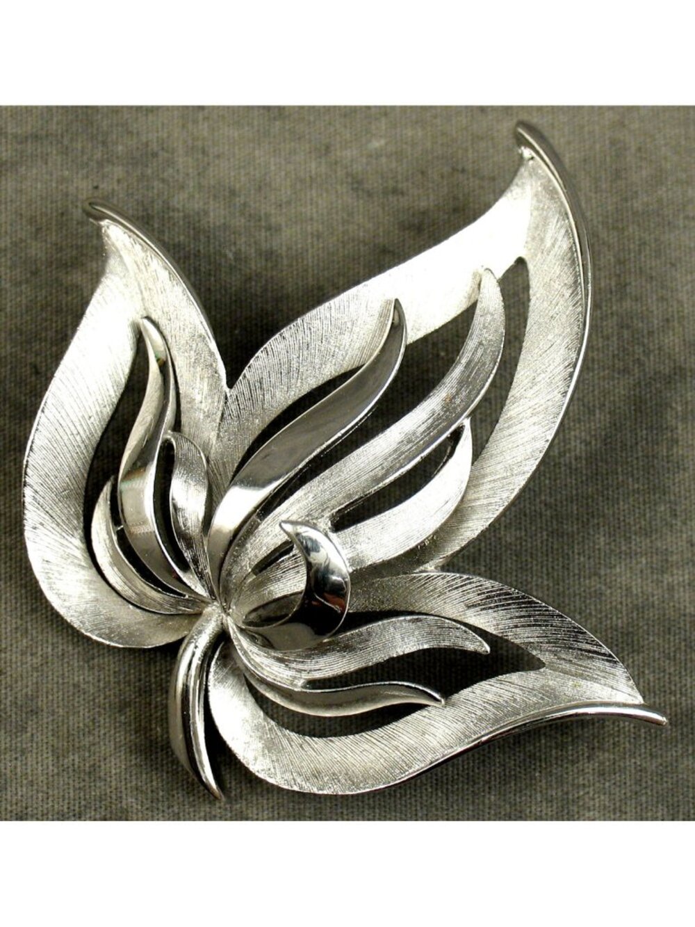 Vintage Crown Trifari Silver Tone Textured Leaf Brooch Pin 1960s Large